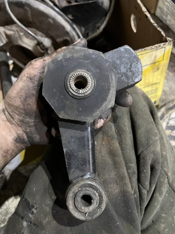 Нижняя опора двигателя KKH102680 LAND ROVER