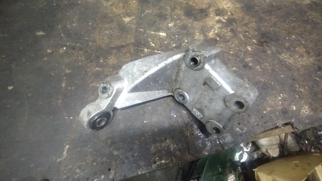 LAND ROVER KKU107900 Кронштейн подушки (опоры) двигателя правой в наличии Павлоград