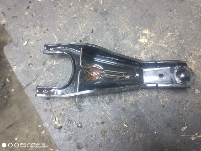 Вилка сцепления KL0316520A MAZDA