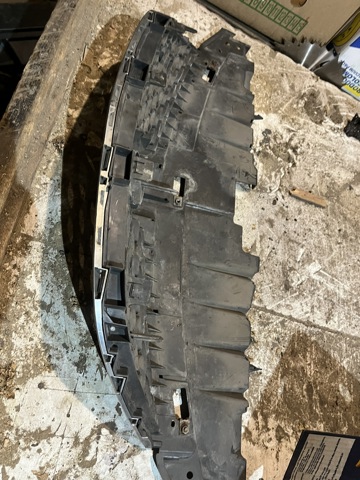 L16550710E MAZDA Решетка радиатора купить в Хмельницкий