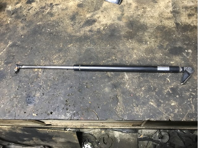 Амортизатор задней двери LC6262620C MAZDA