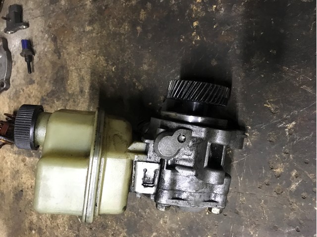 Помпа ГУР LD6232650B MAZDA