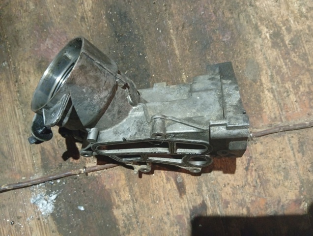  Корпус масляного фильтра LPZ000010 LAND ROVER