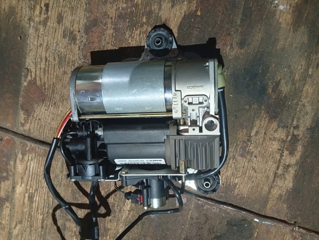 Компрессор пневмоподкачки (амортизаторов) LR006201 LAND ROVER