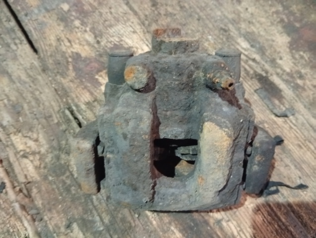 Тормозной суппорт правый задний LR010417 LAND ROVER