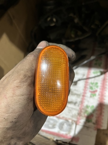Повторитель поворота на крыло MB821172 MITSUBISHI
