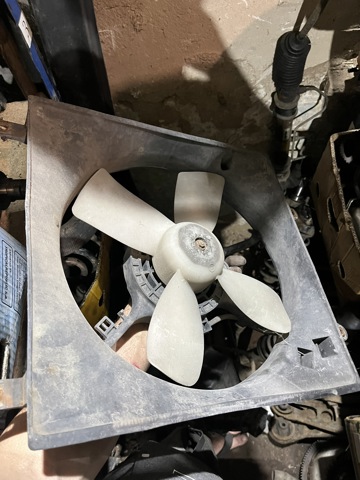 Диффузор радиатора охлаждения в сборе с мотором MB845072 MITSUBISHI