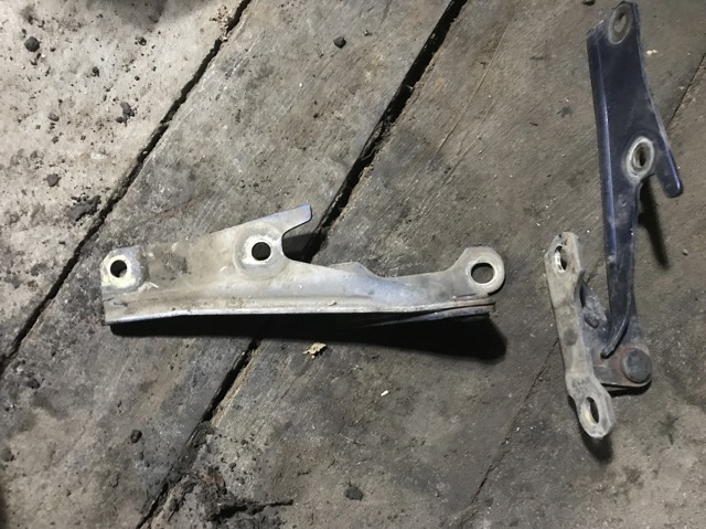 MITSUBISHI MB866526 Петля капота правая в наличии Черкассы