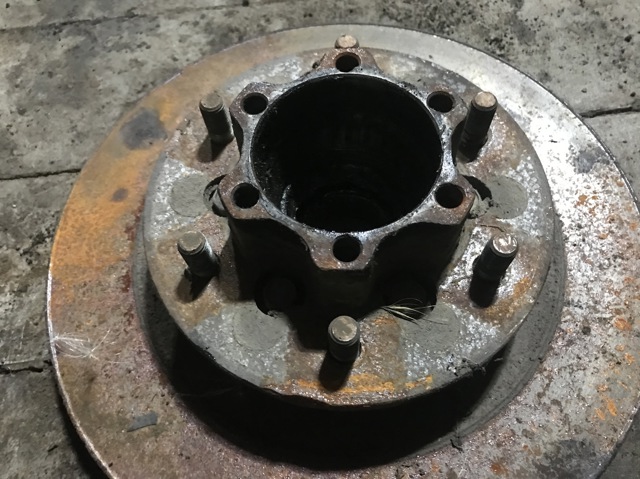 Подшипник в сборе со ступицей передний MB891088 MITSUBISHI