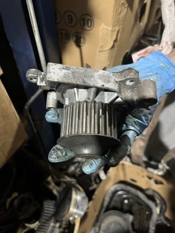 Помпа MD309756 MITSUBISHI