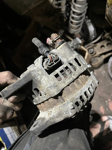 Автомобильный генератор MD317860 MITSUBISHI