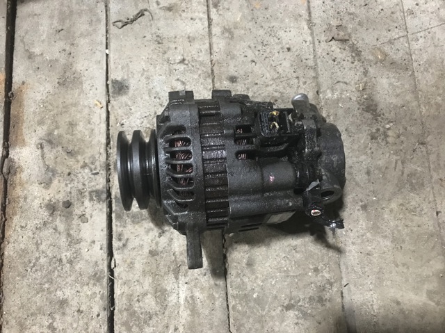 Автомобильный генератор MD366051 MITSUBISHI