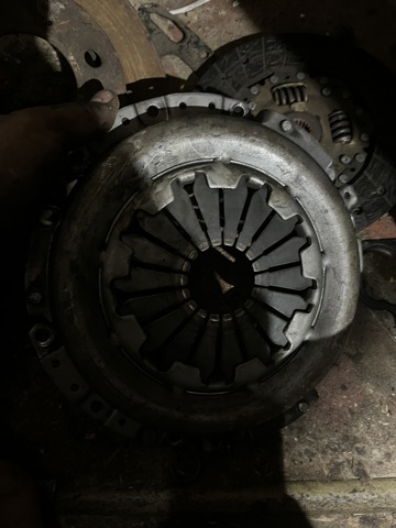 Лепестковая корзина сцепления MD714709 MITSUBISHI