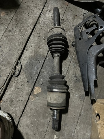 Вал привода, передний левый MN107601 MITSUBISHI