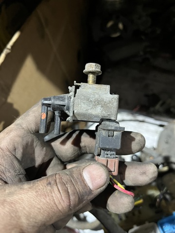 Клапан преобразователь давления наддува (соленоид)  MR127519 MITSUBISHI