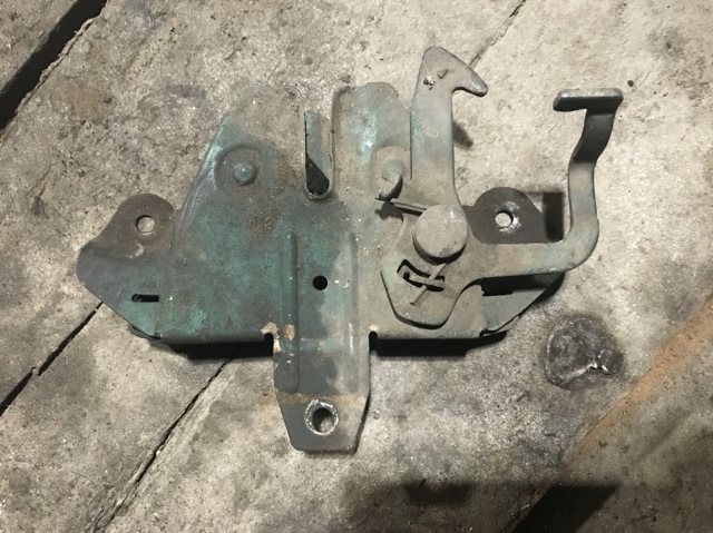 Замок крышки капота MR144487 MITSUBISHI
