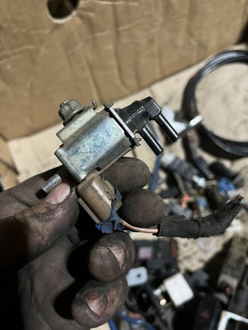 Клапан соленоид регулирования заслонки EGR MR204853 MITSUBISHI