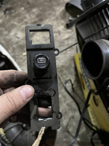 Кнопка включения обогрева заднего стекла MR240714 MITSUBISHI