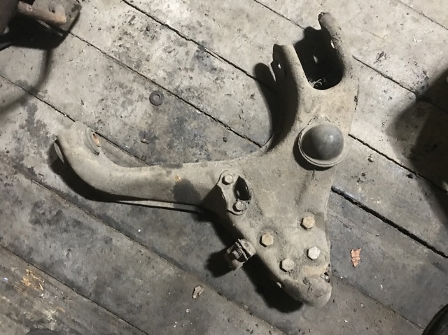 Правый рычаг передней нижней подвески MR296268 MITSUBISHI