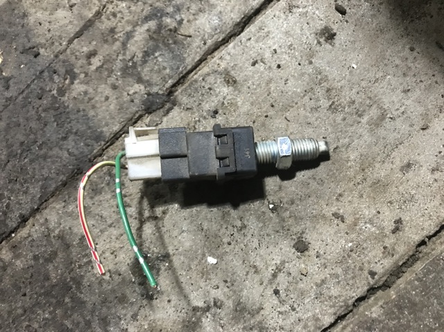 Выключатель сигнала торможения Mitsubishi Pajero SPORT 1