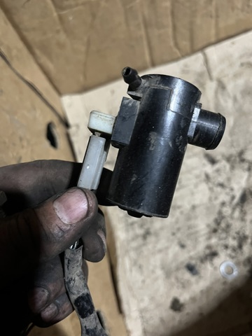 Электропомпа омывателя переднего стекла MR339063 MITSUBISHI