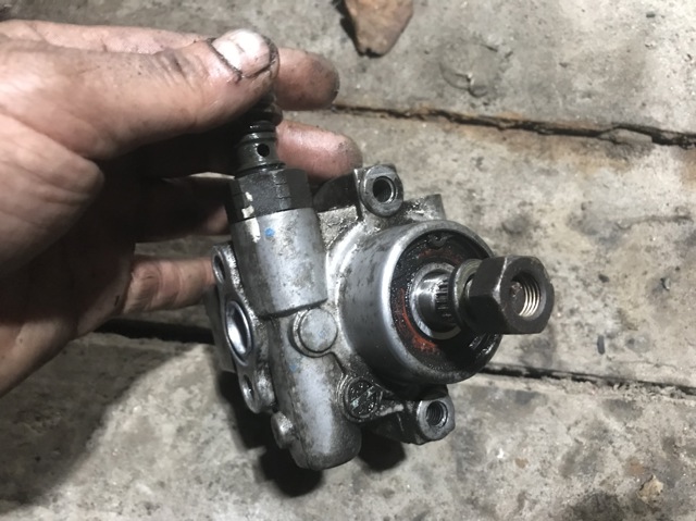 Насос гидроусилителя руля (ГУР) MR374897 MITSUBISHI