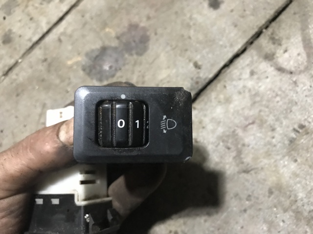 Кнопка (регулятор) корректора фар MR489690 MITSUBISHI