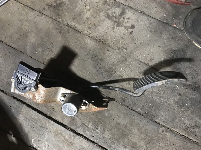 Педали газа MR527813 MITSUBISHI