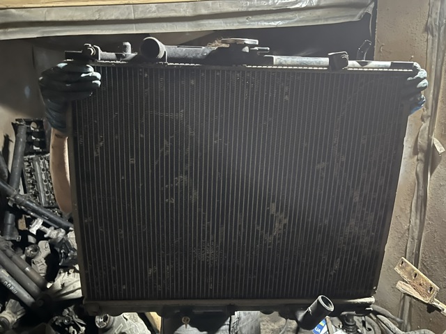 Радиатор системы охлаждения двигателя MR571147 MITSUBISHI