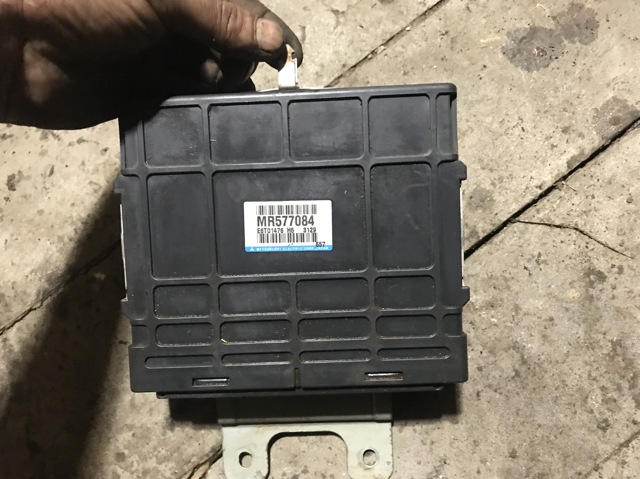 Электронный блок управления двигателем MR577084 MITSUBISHI