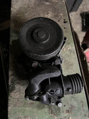 Водяной насос PEB102470L LAND ROVER
