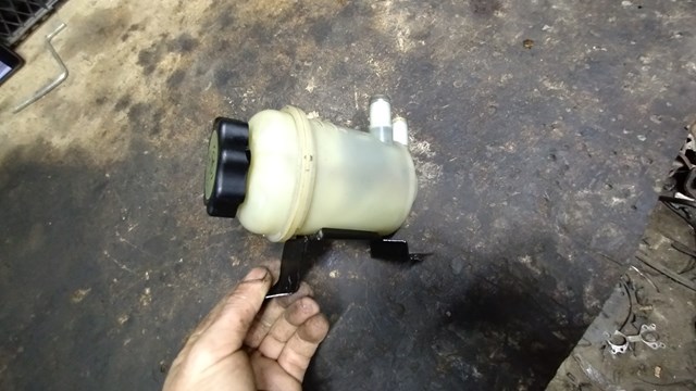 LAND ROVER QFX100252 Бачок ГУР в наличии Ужгород