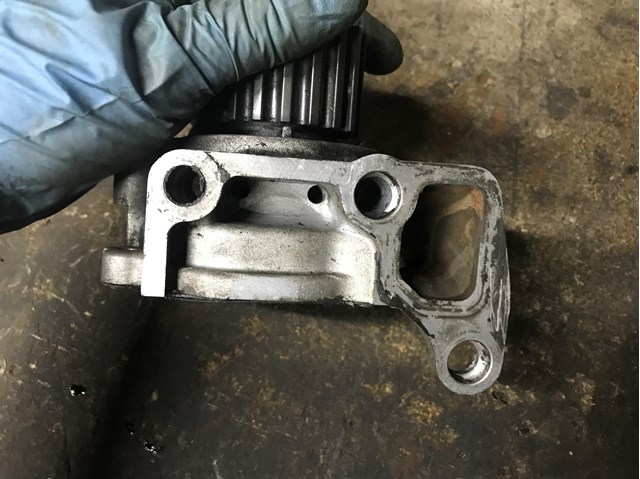 MAZDA RF2A15100B Помпа в наличии Львов