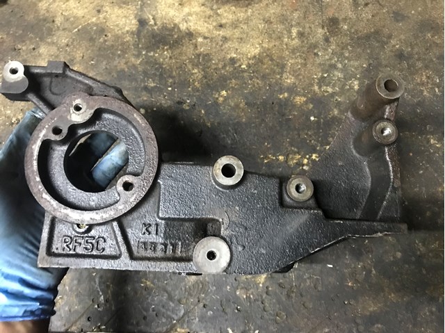 RF5C13G00 MAZDA Кронштейн топливного насоса ТНВД купить в Днепр