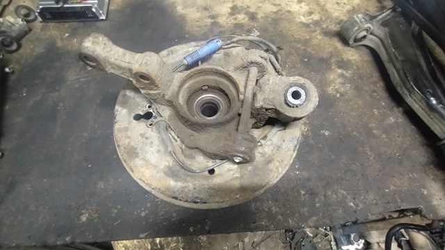 Кулак поворотный левый RLH000150 LAND ROVER