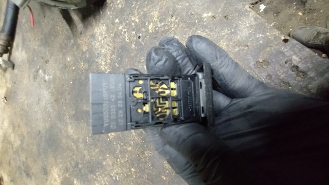 LAND ROVER YUE500110PUY в наличии Запорожье