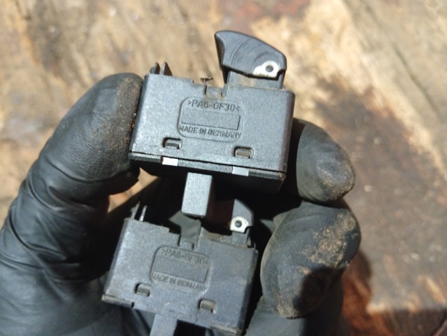 LAND ROVER YUF000072PVA Кнопка включения мотора стеклоподъемника задняя правая в наличии Львов
