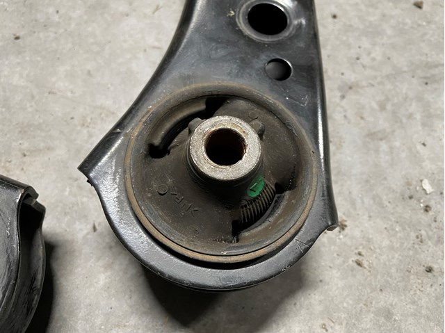 4806902410 TOYOTA Рычаг передней подвески левый купить в Львов