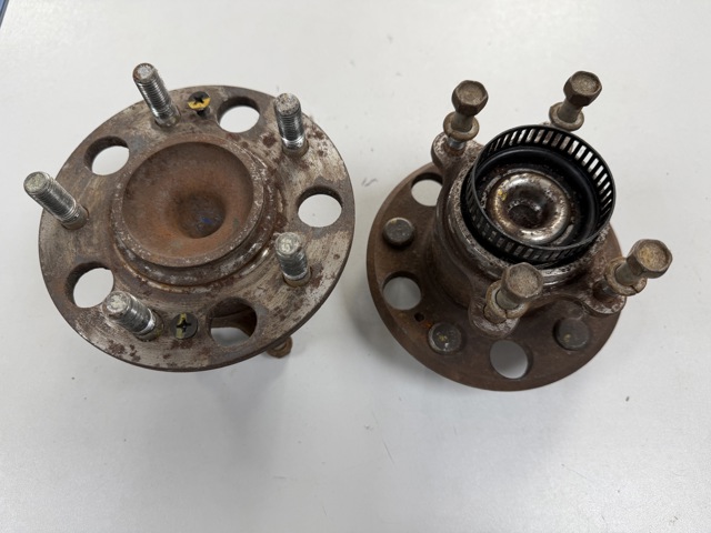 Ступица заднего колеса 527302H000 HYUNDAI