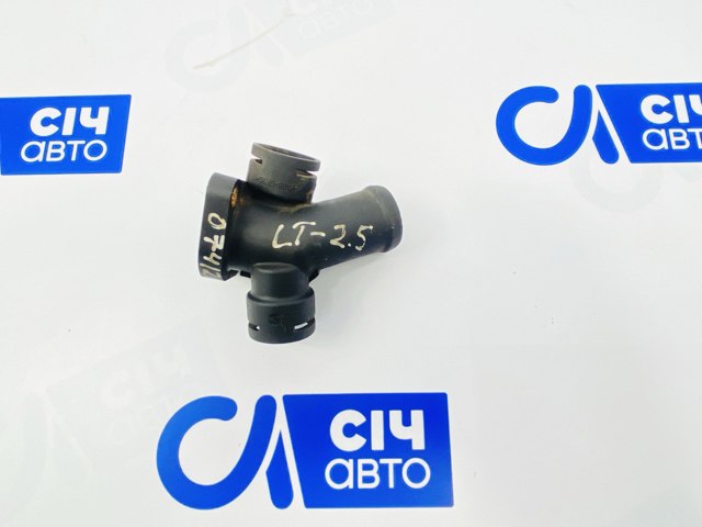 Фланец системы охлаждения 074121132 VAG