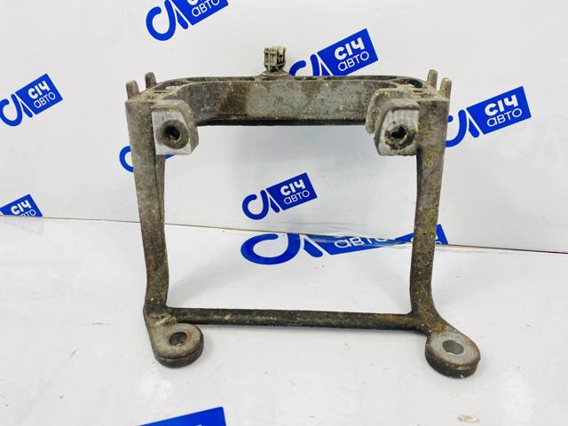 Кронштейн подушки (опоры) двигателя, левой 112225095R RENAULT