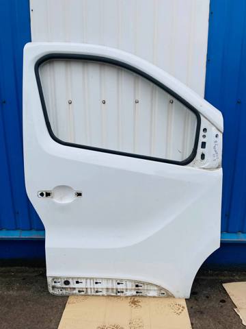 Пассажирская передняя дверь 801005445R RENAULT