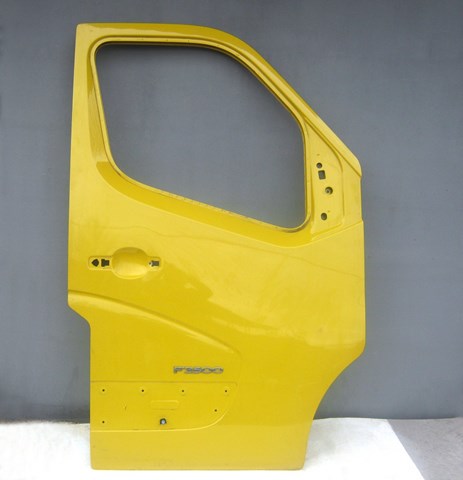 Пассажирская передняя дверь 801009976R RENAULT