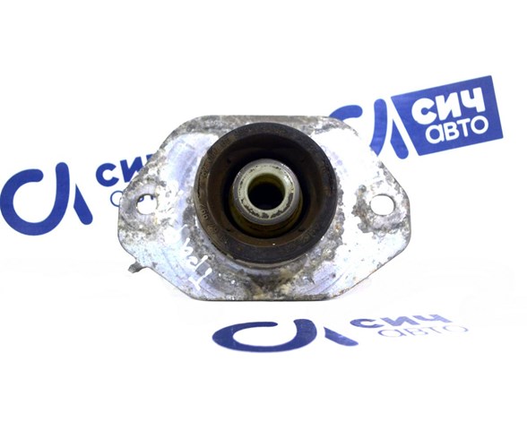 Подушка (опора) двигателя, левая 8200065989 RENAULT