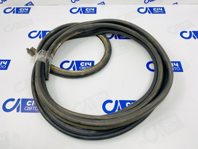 Уплотнитель двери задней, (на кузове) 8200678121 RENAULT