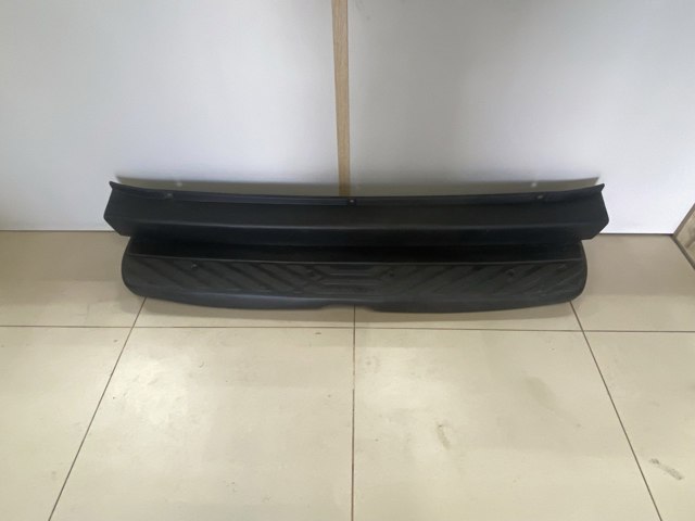 Задний бампер 9068803271 MERCEDES