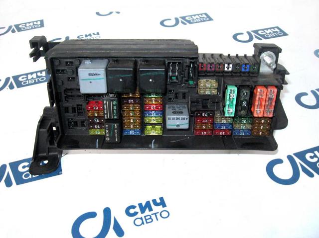Блок предохранителей задний, салонный A1645402372 MERCEDES