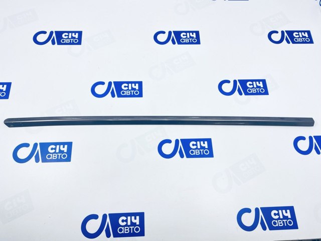 Молдинг опускного стекла двери передней, правой A2106900880 MERCEDES