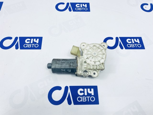 Мотор стеклоподъемника водительской двери A2118202942 MERCEDES