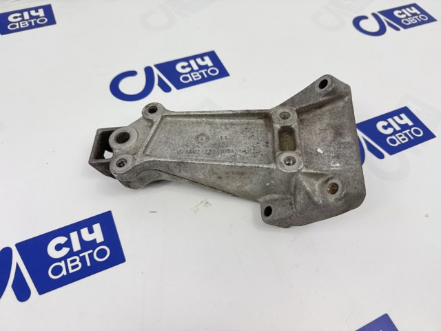 Кронштейн подушки (опоры) двигателя, левой A6022231004 MERCEDES